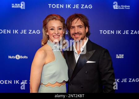 AMSTERDAM - Noortje Herlaar und Egbert-Jan Weeber auf dem roten Teppich während der Premiere von Toen Ik je Zag. Der Film basiert auf dem Buch von Isa Hoes über ihr Leben mit Antonie Kamerling. ANP LEVIN DEN BOER niederlande raus - belgien raus Stockfoto