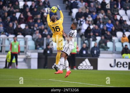 Michele Di Gregorio (Associazione Calcio Monza), Bremer (Juventus) während des Fußballspiels der Serie A zwischen Juventus und Monza im Allianz-Stadion, ON Stockfoto