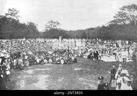 Kinderurlaub in Sokolniki am 14. Mai 1902. 2800 Schüler städtischer Schulen auf dem Shiryaevo-Feld. Foto von 1902. Stockfoto