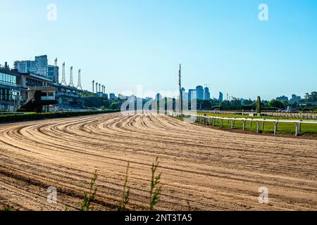 Rennbahn, Hippodrom. Palermo Rennstrecke mit leerer Rennstrecke. Buenos Aires, Argentinien. Stockfoto