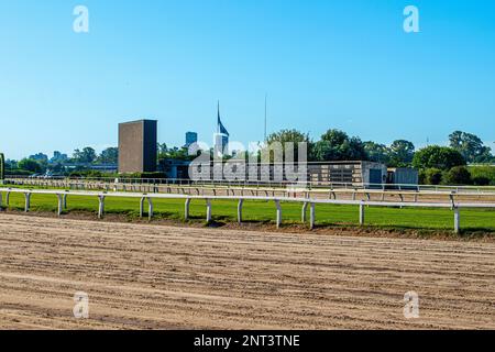 Rennbahn, Hippodrom. Palermo Rennstrecke mit leerer Rennstrecke. Buenos Aires, Argentinien. Stockfoto