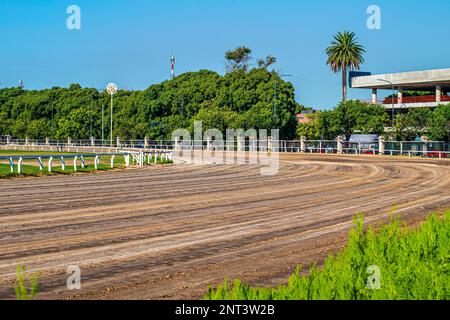 Rennbahn, Hippodrom. Palermo Rennstrecke mit leerer Rennstrecke. Buenos Aires, Argentinien. Stockfoto