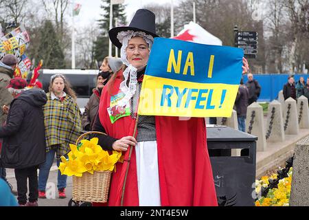 Cardiff, South Wales, Vereinigtes Königreich. MÄRZ 1. 2022. Bei der St. David's Day Parade in Cardiff kommen viele Menschen auf ihre Kosten. Der Schutzpatron von Wales A. Stockfoto