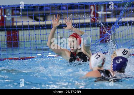 Polo Acquatico Frecciarossa, Rom, Italien, 25. Februar 2023, Emalia Eichelberger (SIS Roma) während SIS Roma vs Astralpool Sabadell - Waterpolo Women Stockfoto