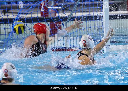 Polo Acquatico Frecciarossa, Rom, Italien, 25. Februar 2023, Emalia Eichelberger (SIS Roma) während SIS Roma vs Astralpool Sabadell - Waterpolo Women Stockfoto