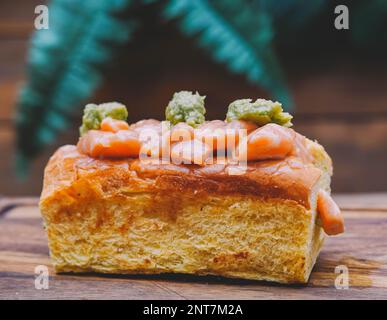 Lachs- und Guacamole-Tartare-Sandwich mit Brioche-Brot Stockfoto