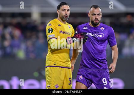 Artemio Franchi Stadion, Florenz, Italien, 23. Februar 2023, Salvatore Sirigu (ACF Fiorentina) und Arthur Cabral (ACF Fiorentina) während ACF Fiorent Stockfoto