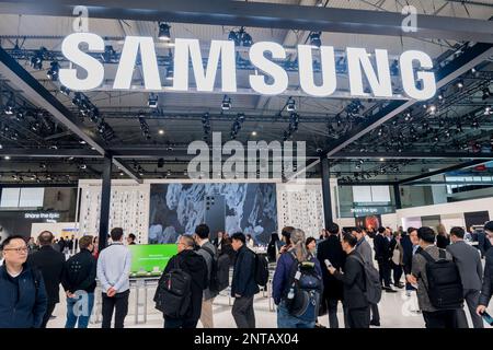 Barcelona , Spanien - Februar 27 2023: Mobiler Weltkongress 2023 in Barcelona. Stand oder Stand von Samsung Stockfoto