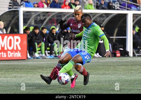 26. Februar 2023: Seattle Sounders Verteidiger Nouhou Tolo (5) kämpft während des MLS-Fußballspiels zwischen den Colorado Rapids und dem Seattle Sounders FC im Lumen Field in Seattle, WA, gegen einen Angreifer aus Colorado. Seattle besiegte Colorado 4-0. Korrigiert eine frühere Version dieses Fotos mit einer falschen Überschrift. Steve Faber/CSM Stockfoto