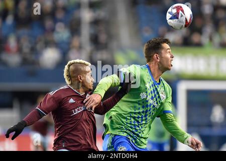 26. Februar 2023: Seattle Sounders Verteidiger Jackson Ragen (25) leitet den Ball beim MLS-Fußballspiel zwischen den Colorado Rapids und dem Seattle Sounders FC auf dem Lumen Field in Seattle, WA. Seattle besiegte Colorado 4-0. Korrigiert eine frühere Version dieses Fotos mit einer falschen Überschrift. Steve Faber/CSM Stockfoto