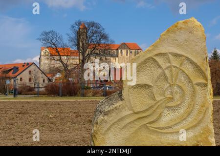 Blick auf die Burg Quedlinburg im Frühling Stockfoto