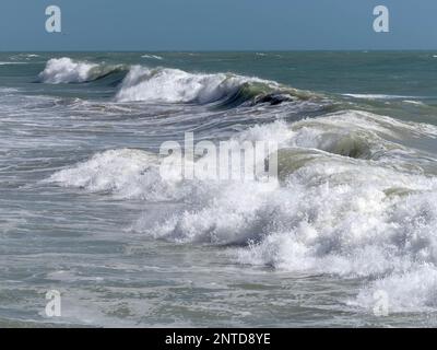 ALBUFEIRA, Algarve/Portugal - MÄRZ 10: Blick auf das Meer bei Albufeira in Portugal am 10. März 2018 Stockfoto