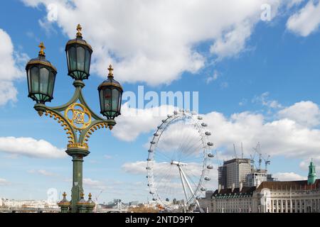 LONDON/GROSSBRITANNIEN - 21. März: dekorative Lampe Post auf die Westminster Bridge in London am 21. März 2018 Stockfoto