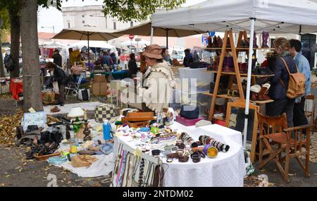 Flohmarkt Feira da Ladra, Campo de Santa Clara, Lissabon, Portugal Stockfoto