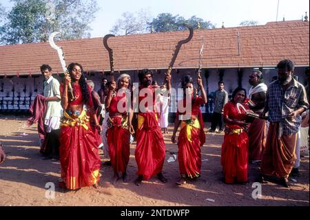 Velichappadu oder Oracles in Bharani Festival in Kodungallur, Kerala, Indien, Asien Stockfoto