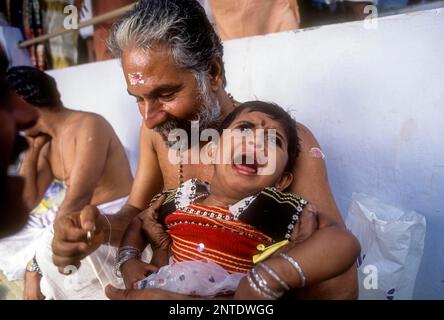 Ezhuthiniruthu-Zeremonie am Vijayadasami-Tag im Saraswathy-Tempel in Panachikadu in der Nähe von Kottayam, Kerala, Indien, Asien Stockfoto