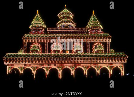 Neonlichter beim Pooram Festival in Thrissur Trichur, Kerala, Südindien, Indien, Asien Stockfoto