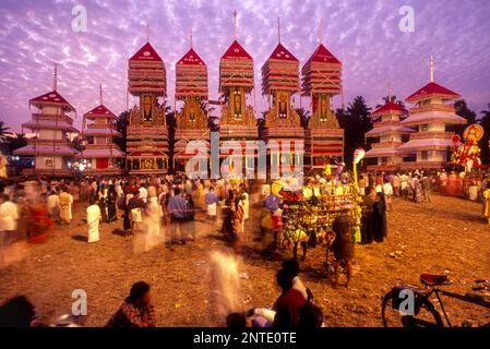 Kumbha Bharani Festival im Chettikulangara Bhagavathy Tempel, Kerala, Südindien, Indien, Asien Stockfoto