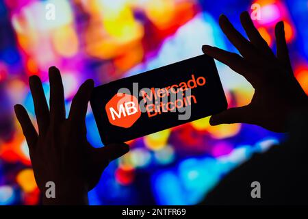 Brasilien. 27. Februar 2023. In dieser Fotoabbildung wird das Mercado Bitcoin (MB)-Logo auf einem Smartphone angezeigt. Kredit: SOPA Images Limited/Alamy Live News Stockfoto