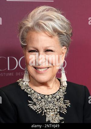 Los Angeles, USA. 27. Februar 2023. Bette Midler trifft am 27. Februar 2023 bei den 25. Annual Costume Designers Guild Awards auf der Fairmont Century Plaza in Century City, Kalifornien, USA ein (Foto von JC Olivera/Sipa USA). Gutschrift: SIPA USA/Alamy Live News Stockfoto