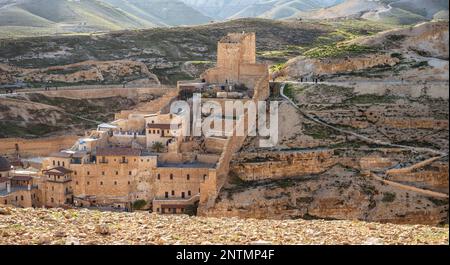 nördlicher Teil des antiken byzantinischen Klosters Mar Saba, erbaut auf einer Klippe über dem Flussbett des Wadi Kidron in der Judäischen Wüste in der Stockfoto