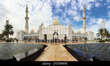 Abu Dhabi, Vereinigte Arabische Emirate - 16. Januar 2023: Scheich-Zayid-Moschee in Abu Dhabi, Vereinigte Arabische Emirate Stockfoto