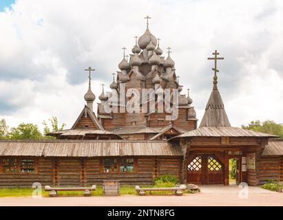 Ethnographisches Museum der russischen Holzarchitektur Bogoslovka Stockfoto