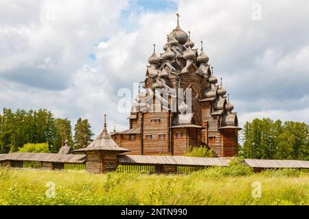 Ethnographisches Museum der russischen Holzarchitektur Bogoslovka Stockfoto