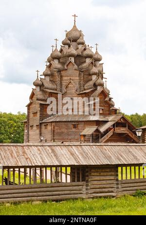 Ethnographisches Museum der russischen Holzarchitektur Bogoslovka Stockfoto