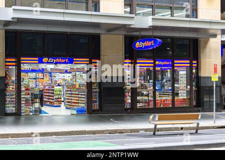 Ein EzyMart-Supermarkt im zentralen Geschäftsviertel von Sydney, Australien Stockfoto