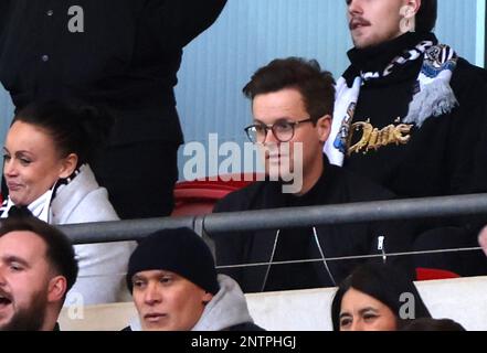 Wembley, Großbritannien. 26. Februar 2023. Declan Donnelly sieht beim Carabao-Cup-Finale, Manchester United gegen Newcastle United, Wembley Stadium, London, Großbritannien, am 26. Februar nachdenklich aus. 2023. Guthaben: Paul Marriott/Alamy Live News Stockfoto