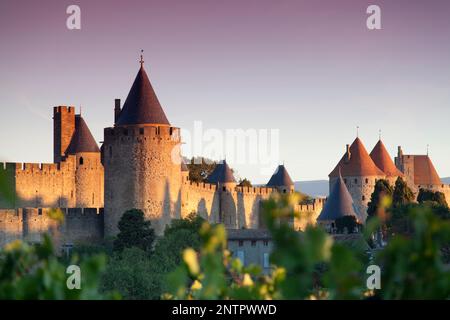 Frankreich, Languedoc-Roussillon, Carcassonne, die befestigte mittelalterliche Stadt (Stadtmauer). Stockfoto