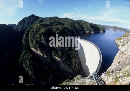 Australien, Tasmanien, der Gordon Dam am Lake Pedder im zum Weltkulturerbe gehörenden Southwest National Park. Stockfoto