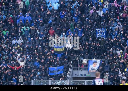 Bologna, Italien. 26. Februar 2023. Fans des FC Internazionale während des Spiels der Serie A zwischen Bologna und Inter Mailand am 26. Februar 2023 im Stadio Dall'Ara, Bologna, Italien. Kredit: Giuseppe Maffia/Alamy Live News Stockfoto