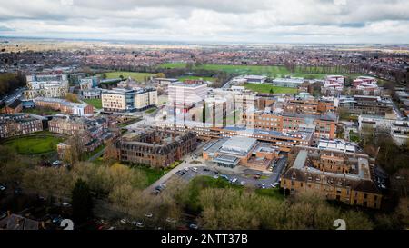 Hull University Campus ariel Drone Blick auf Gebäude und Stadtlandschaft. Stockfoto