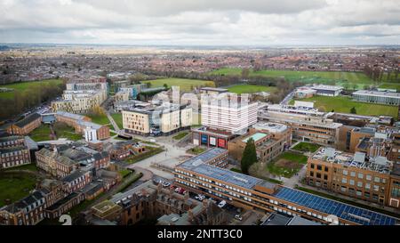Hull University Campus ariel Drone Blick auf Gebäude und Stadtlandschaft. Stockfoto