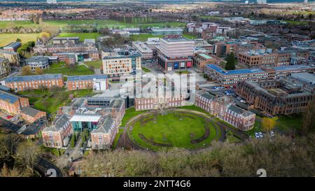 Hull University Campus ariel Drone Blick auf Gebäude und Stadtlandschaft. Stockfoto