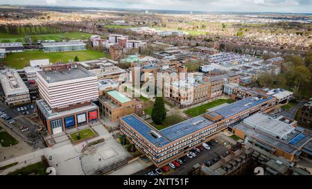 Hull University Campus ariel Drone Blick auf Gebäude und Stadtlandschaft. Stockfoto