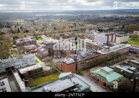 Hull University Campus ariel Drone Blick auf Gebäude und Stadtlandschaft. Stockfoto