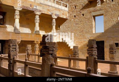 Raj Mahal (Königlicher Palast), Hof, im Inneren der Festung, Jaisalmer, Rajasthan, Indien Stockfoto