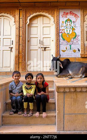 Kinder, Jaisalmer, Rajasthan, Indien Stockfoto