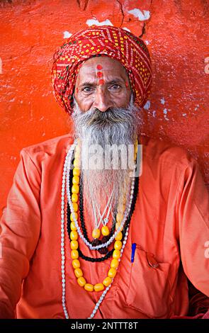 Sadhu (Heiliger), in der Nähe von Brahma-Tempel, Pushkar, Rajasthan, Indien Stockfoto