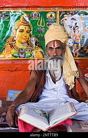 Sadhu (Heiliger), in der Nähe von Brahma-Tempel, Pushkar, Rajasthan, Indien Stockfoto