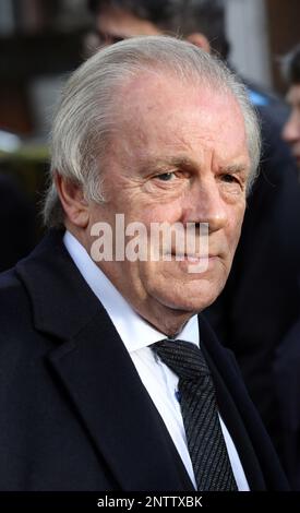 Pic Shows: Trauernde Gordon Taylor, Leiter der PFA, ehemaliger England, und Watford Manager Graham Taylors Beerdigung in der St. Mary's Church in Watford heute 1.1.17 Stockfoto