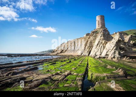 Blick auf den Leuchtturm Guadalmesí an der Südküste der Provinz Cádiz, Andalusien, Spanien Stockfoto