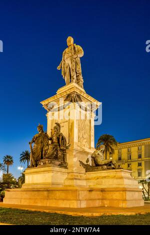 Statue von Camillo Benso auf der Piazza Cavour, Rom, Italien Stockfoto