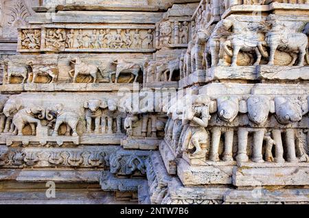 Detail, Relief an der Außenwand der Jagdish Tempel, Udaipur, Rajasthan, Indien Stockfoto