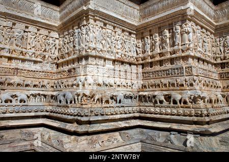 Detail, Relief an der Wand der Jagdish Tempel, Udaipur, Rajasthan, Indien Stockfoto