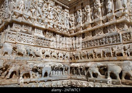 Detail, Relief an der Wand der Jagdish Tempel, Udaipur, Rajasthan, Indien Stockfoto