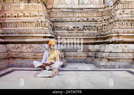 Sadhu (Heiliger), Jagdish Tempel, Udaipur, Rajasthan, Indien Stockfoto